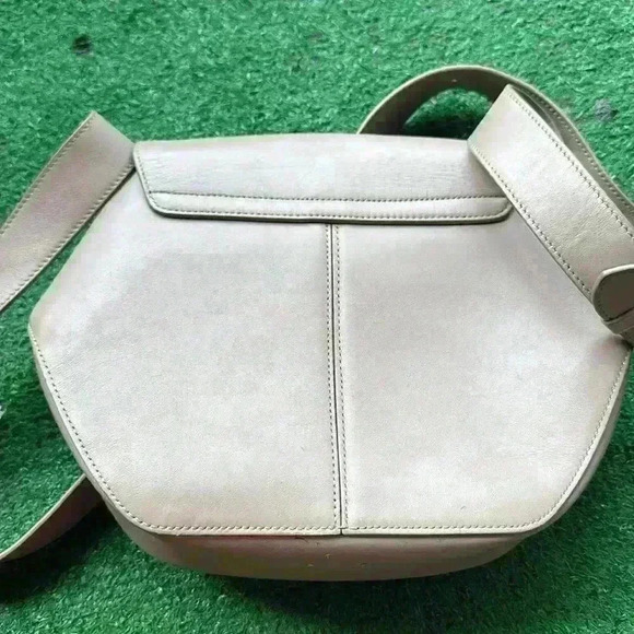 Cuyana - Picture 7 of 8